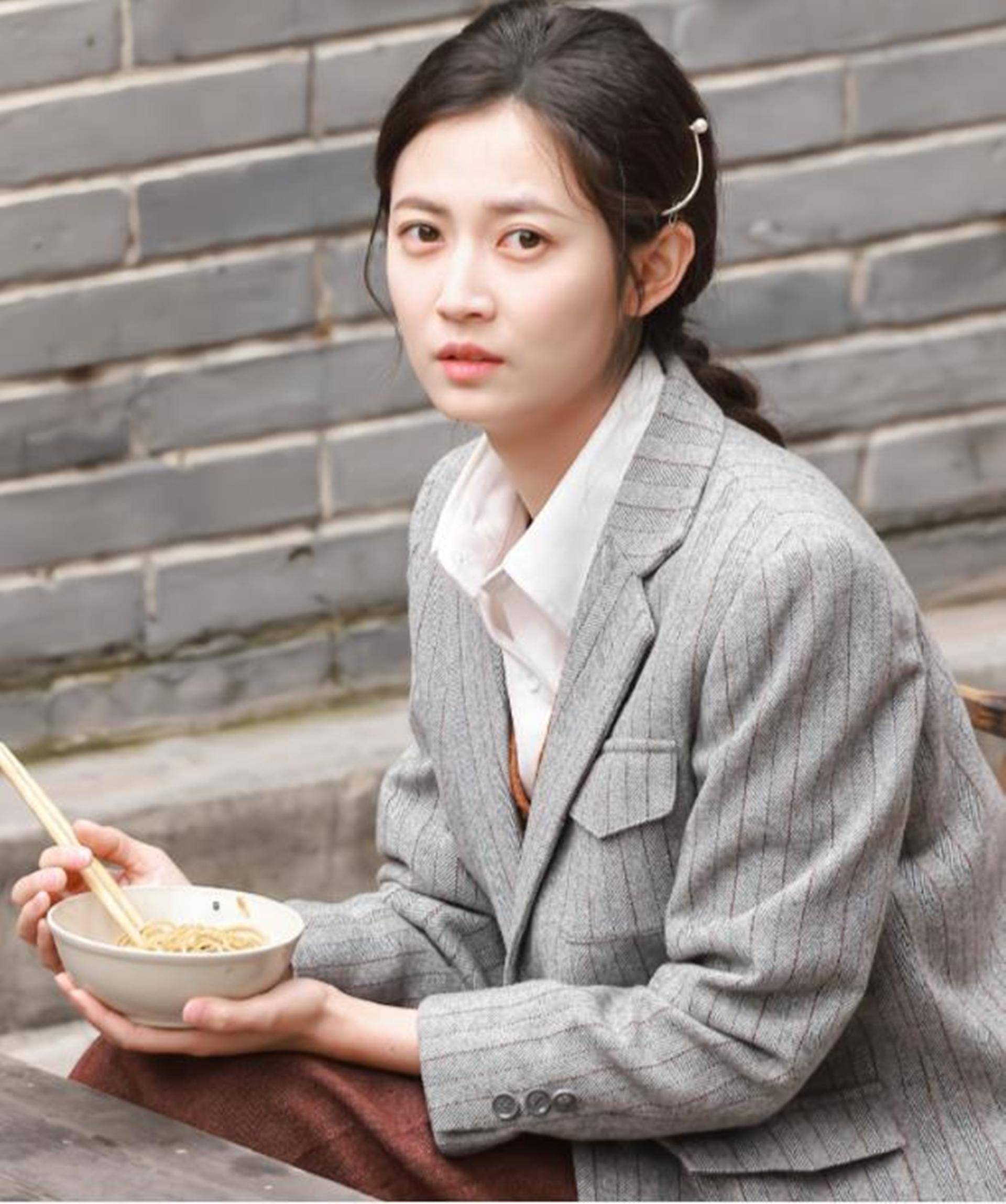 尤其是她卧底在井田身边,更是令人敬佩.