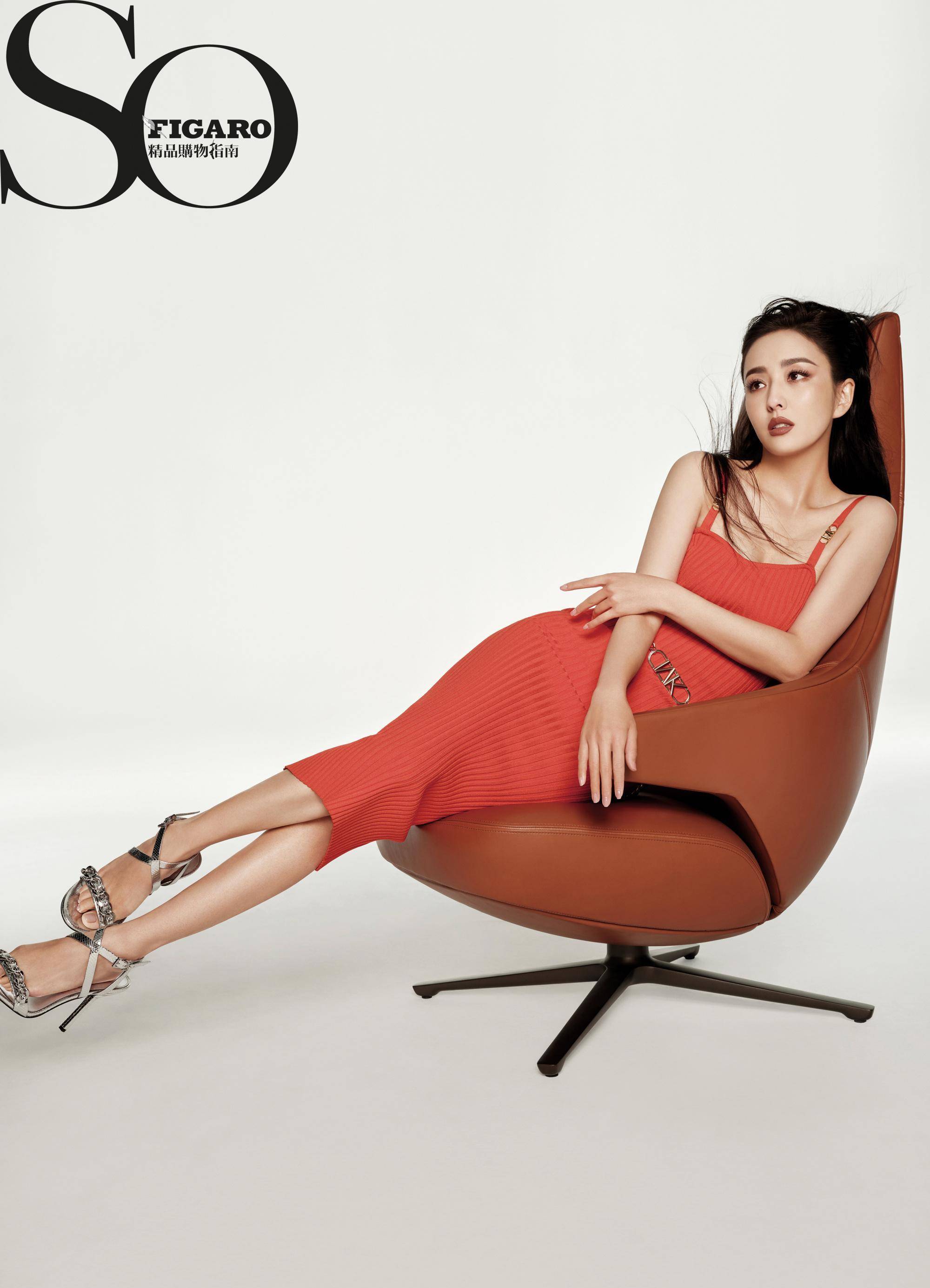 佟丽娅sofigaro封面,皮质抹胸秀傲人身材,撞衫舒淇性感各异_黑色