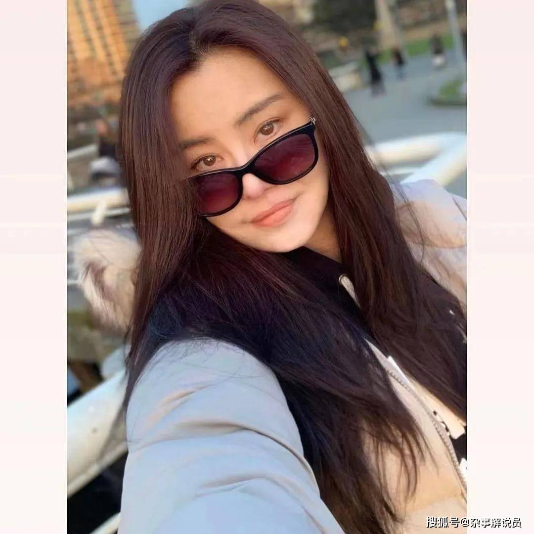 56岁王祖贤隐居加拿大专心潜佛,手捧花束仙气满满_网友_聂小倩_生活