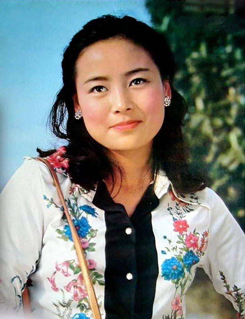 最终在上海电影制片厂女演员陈烨和张瑜以及另一位演员中定下了人选