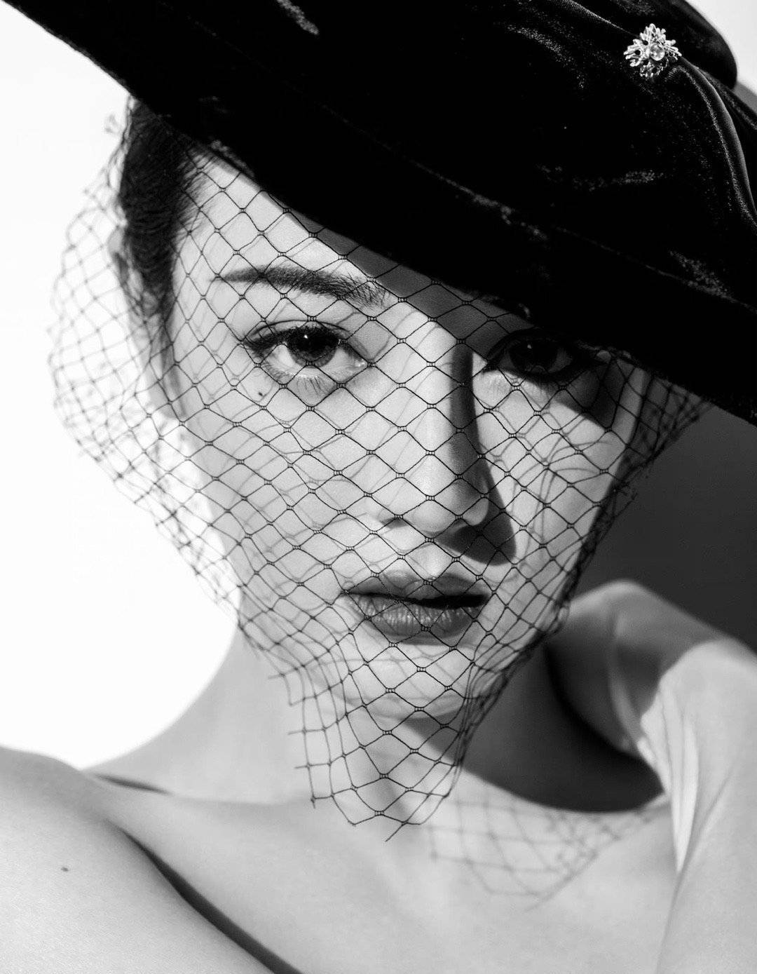 迪丽热巴网纱遮面红唇吸睛 穿黑丝高跟鞋美腿优越-搜狐大视野-搜狐新闻