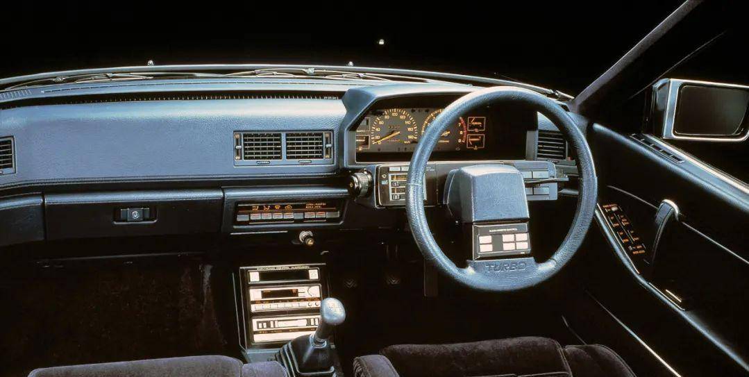 上世纪80年代世界各品牌汽车座舱大集合,你更喜欢哪一款?