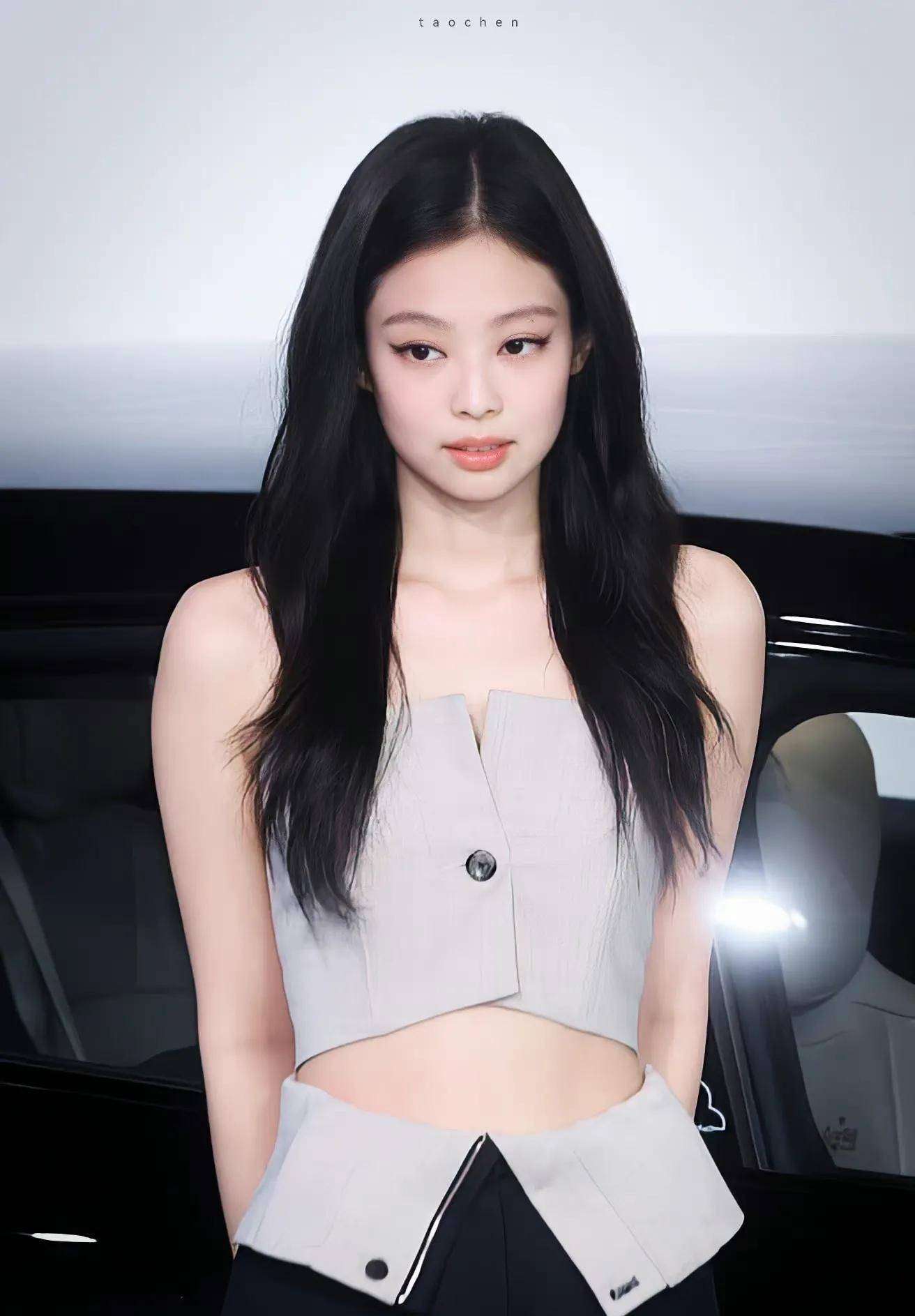 jennie金智妮一字肩抹胸性感小野猫造型_黑色_高跟鞋_脸颊