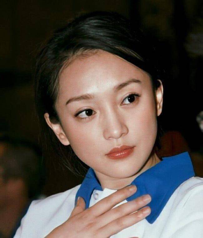双料影后周迅:17岁出道获奖无数,谈过七次恋爱,为何至今未婚?