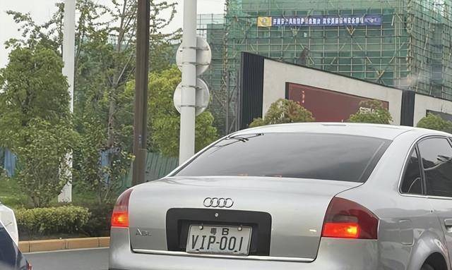 蓝底车牌退出历史,新车牌样式已出?车主看后,并不是很满意!