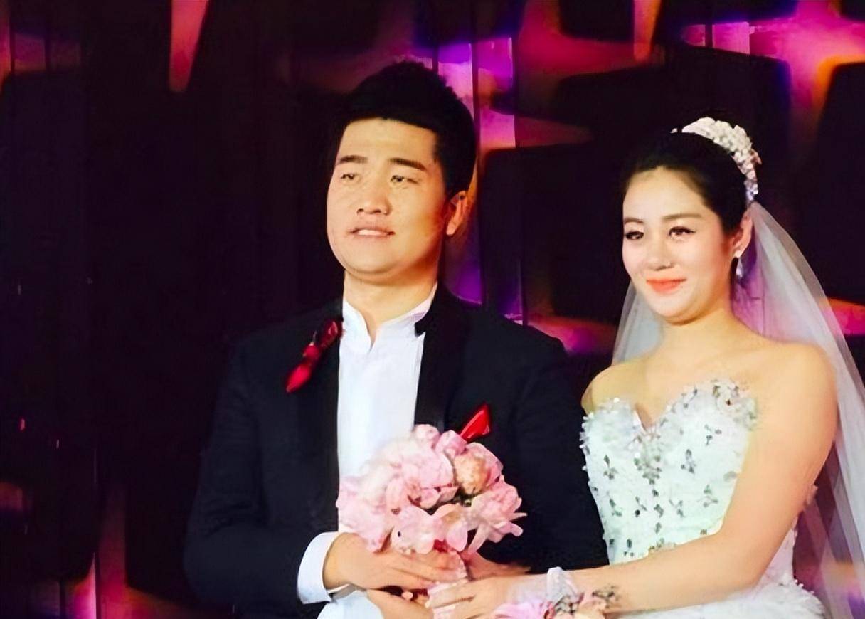 15岁被赵本山看中,嫁圈外老公生二胎时丈夫入狱,如今毕畅后悔吗_舞蹈