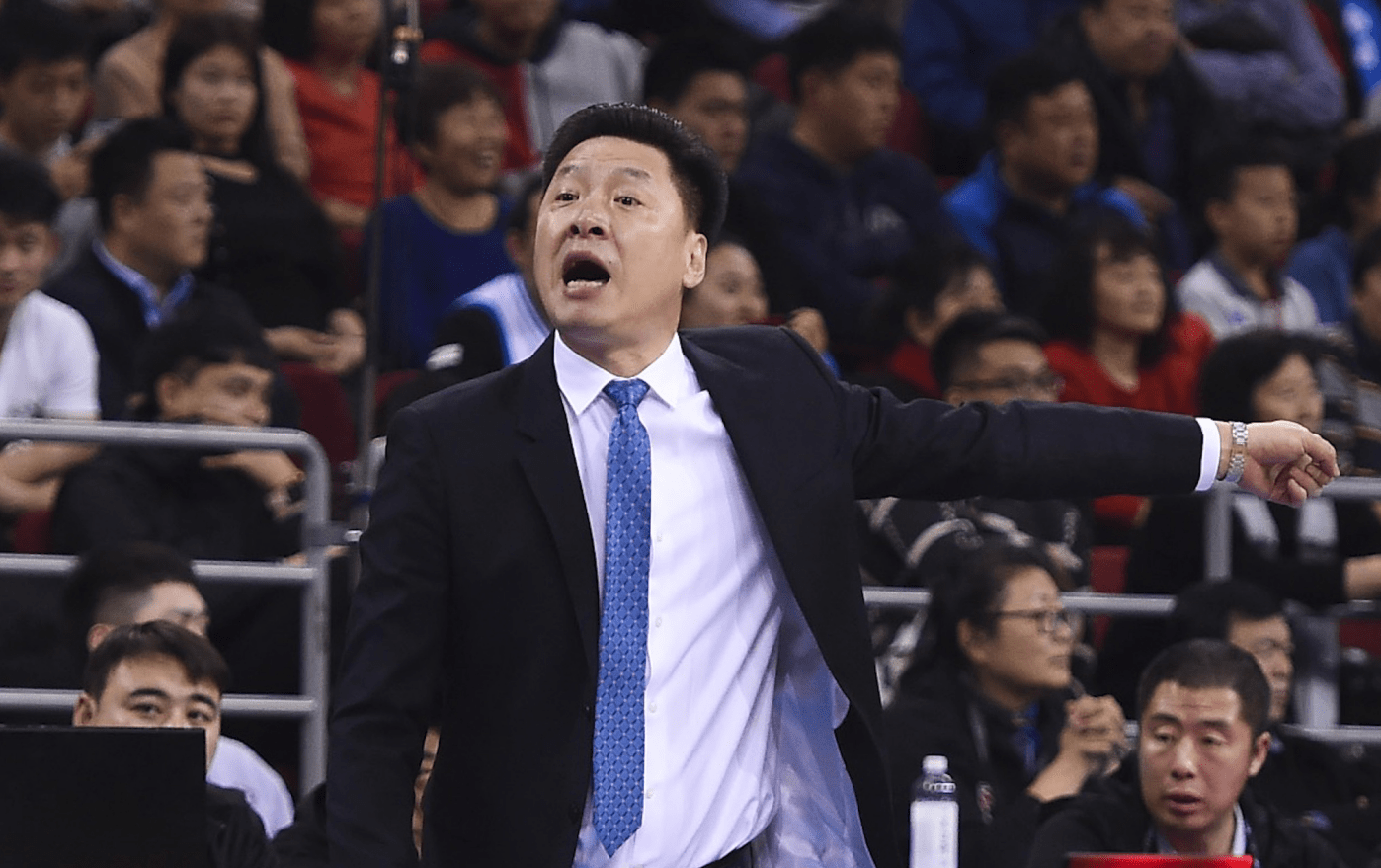 但因为年轻会出现一些失误,这时候李春江必然会朝着他口吐芬芳,且不分