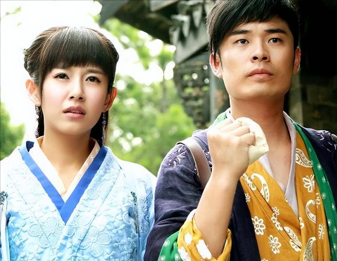 而且这期间,张子萱的前男友也跳出来捣乱了一通,导致他们的负面声音愈