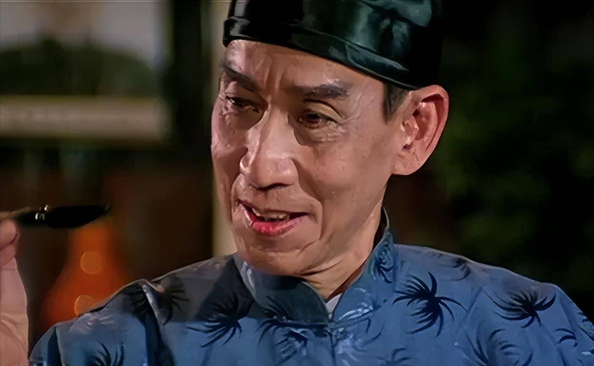 不过,把黄飞鸿的精髓发挥出来的应该是关德兴.