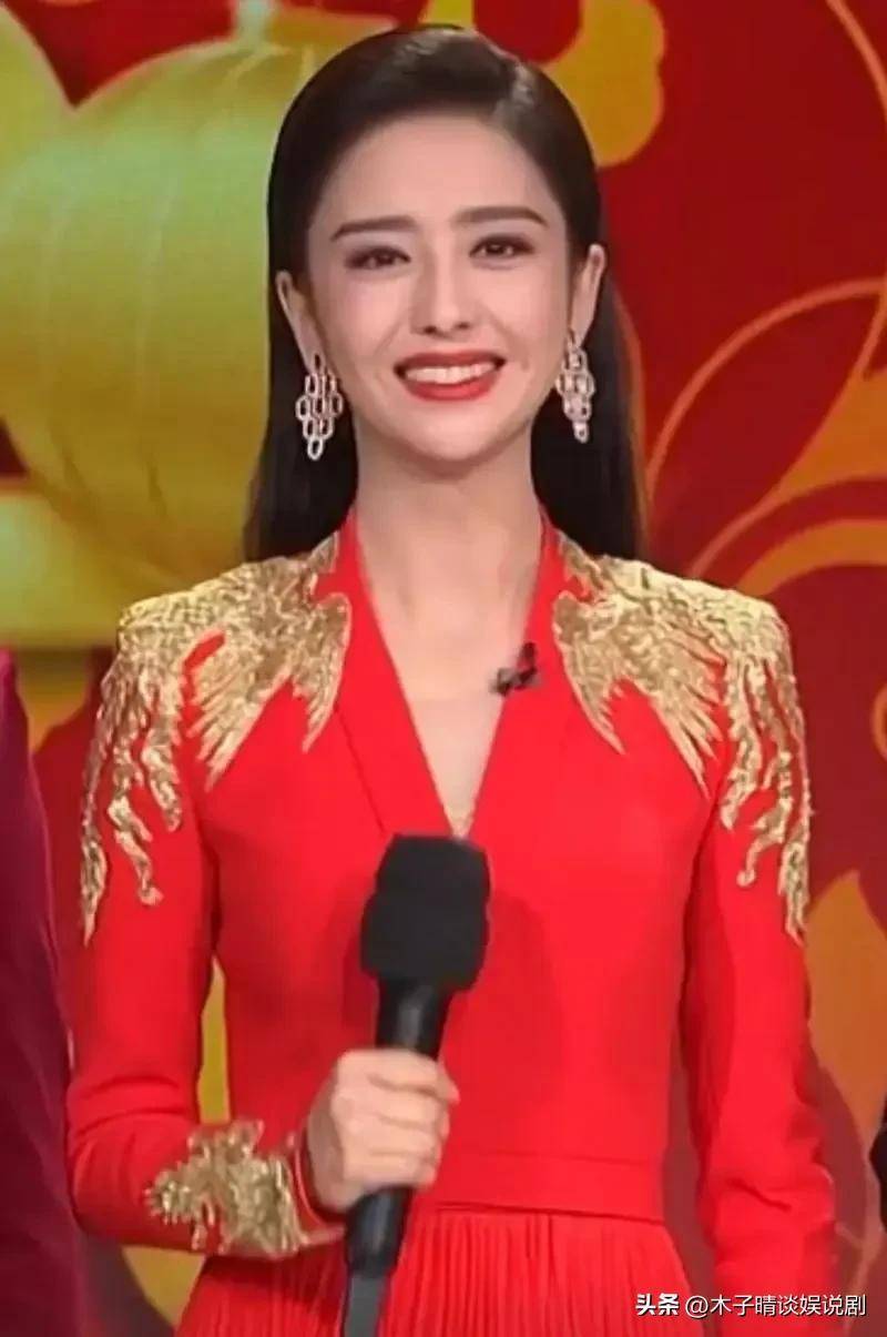 2020年,佟丽娅临时接到要主持央视春晚.