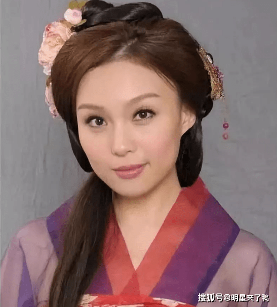 可朱璇在tvb里貌似不怎么受宠,演的也都是很小的角色.