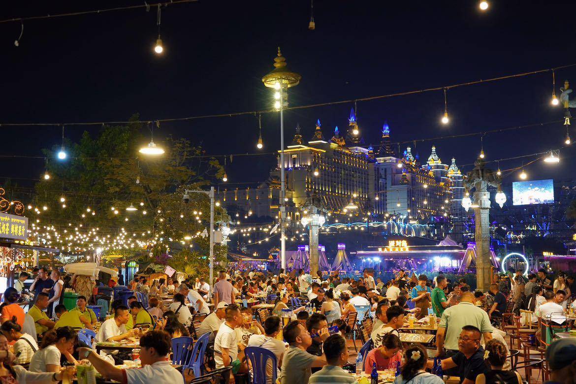 西双版纳星光夜市,带你走进另一个时空感受星光下的繁华_风情_特色_孔
