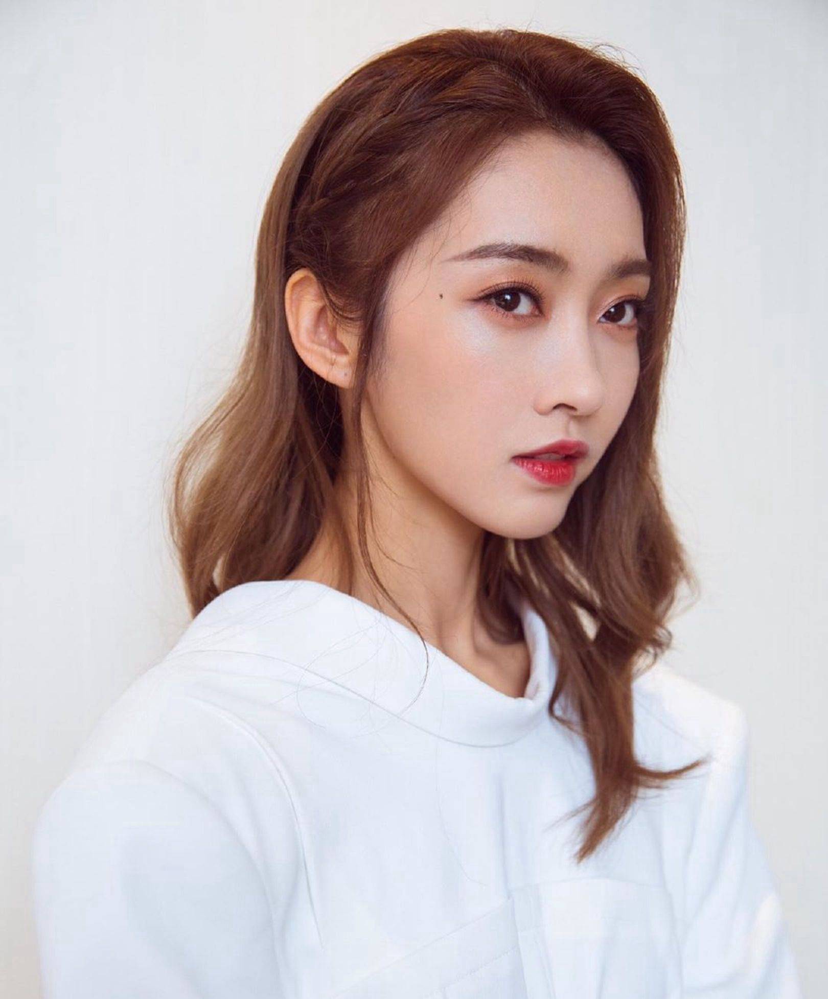 宣璐白色连衣裙大气写真_美得_网友_经典