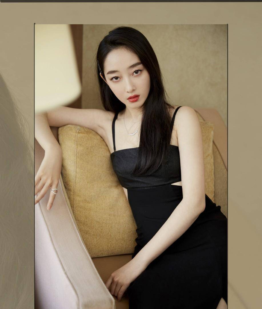 蒋梦婕遭恶意拍裙底并遭勒索,社会应共同维护个人隐私和尊严!