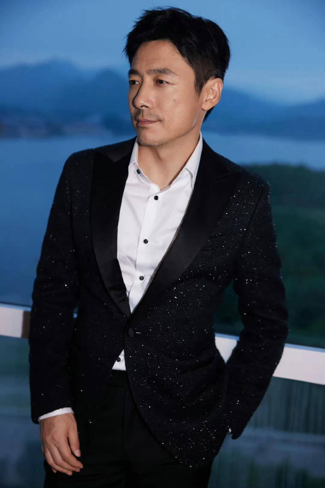 祖峰:长相帅气戏也好,娶初恋刘天池,幸福美满_崔新琴_工作_玻璃