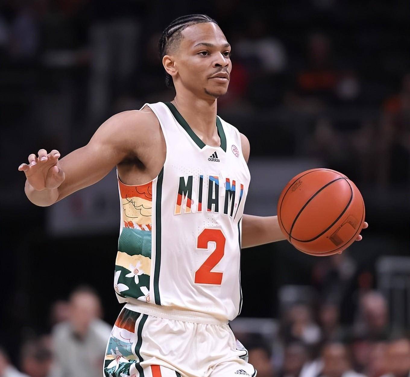 迈阿密大学华裔后卫以赛亚-王宣布参加2023年nba选秀_i