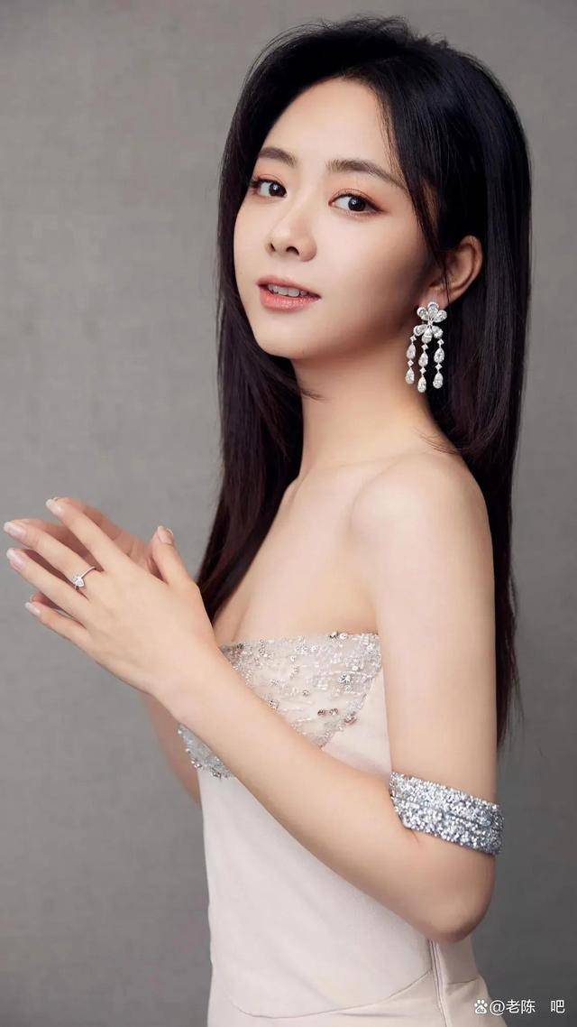 曝90后高颜值女演员,靠抢别人男友展示魅力,谭松韵躺枪_女明星_刘昊