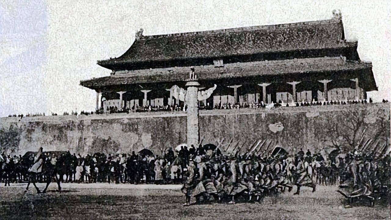 慈禧西逃,八国联军在紫禁城公然举行阅兵,阅兵队伍中还有中国人_华勇
