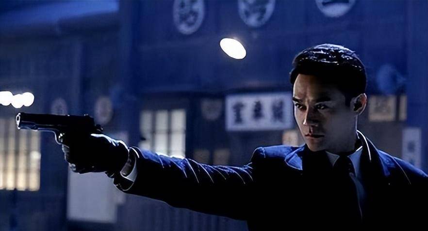 在此过程中明楼和明诚合作,制造了一些假象,让桂姨以为明诚对明家有不