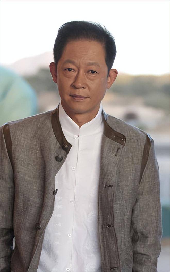 想不到4月还没结束,"影帝"王志文,就给影视圈演员敲响了警钟_父亲