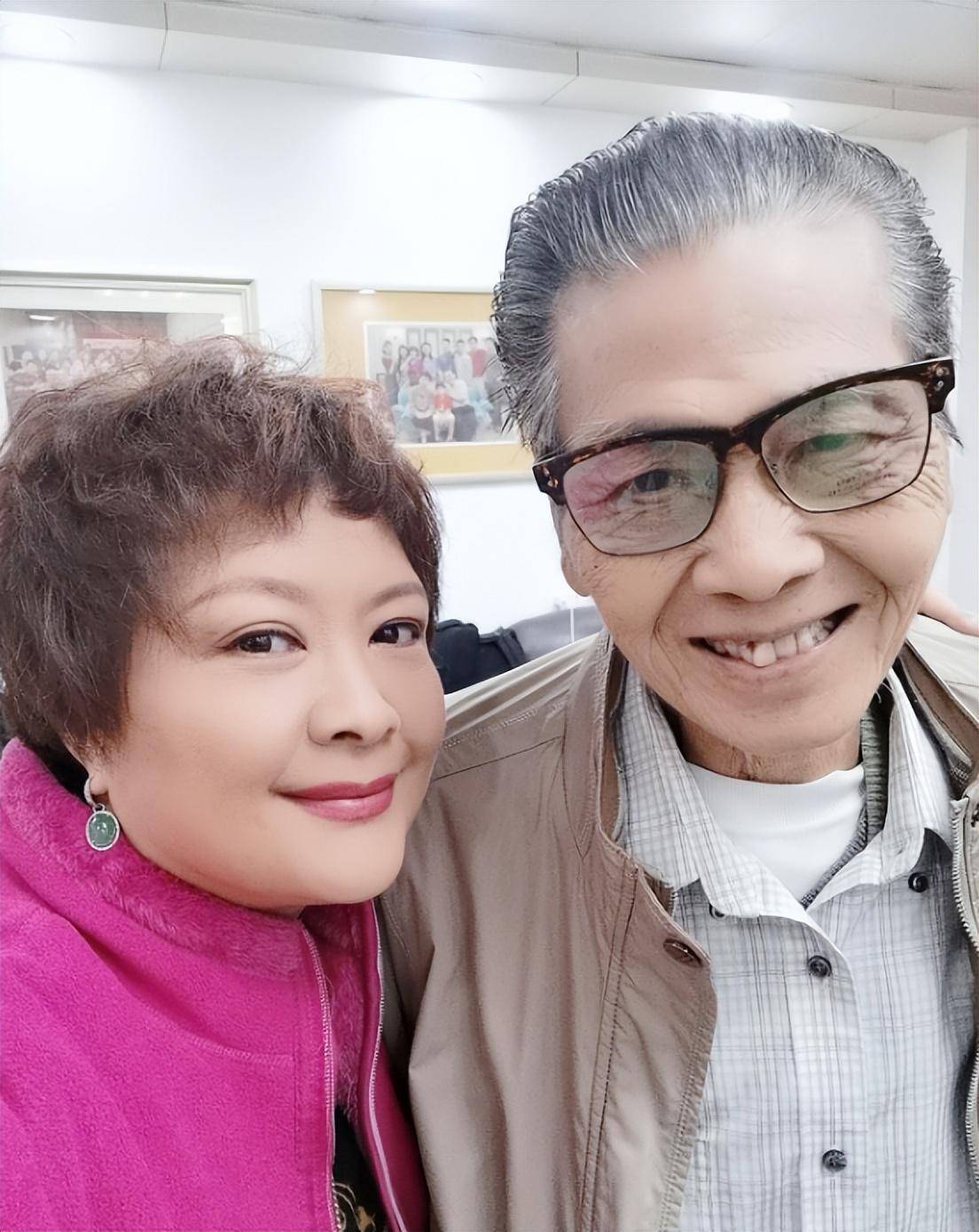20多年来,胡艳芬和儿子苏志丹一直忙于在《外剧》拍戏,康家成了他们的