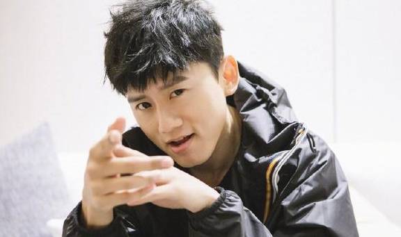 张杰更博感谢了这些人,评论区瞬间炸锅 网友:哥 你坐月子 胖了_经典