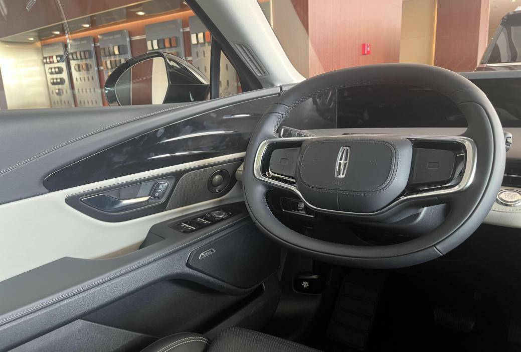 豪华中型SUV对决：林肯航海家VS奔驰GLC_搜狐汽车_搜狐网