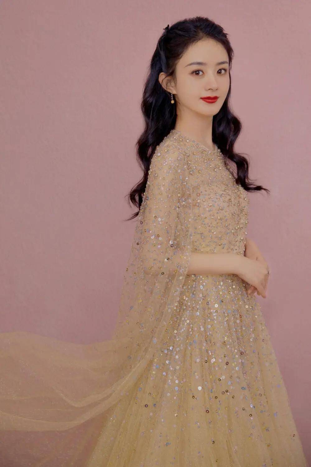 女星最美肚兜照,网友:根本不敢睁眼_赵丽颖_设计_裙子