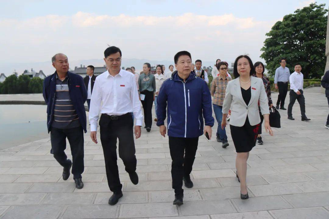 航天英雄杨利伟走进大理大学_相关_一行_火箭