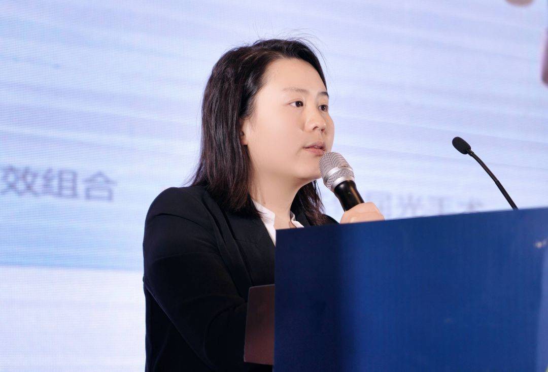 上海特区副总院长蔡劲锋分享爱尔眼科陕西省区副总院长王丽丽在学术