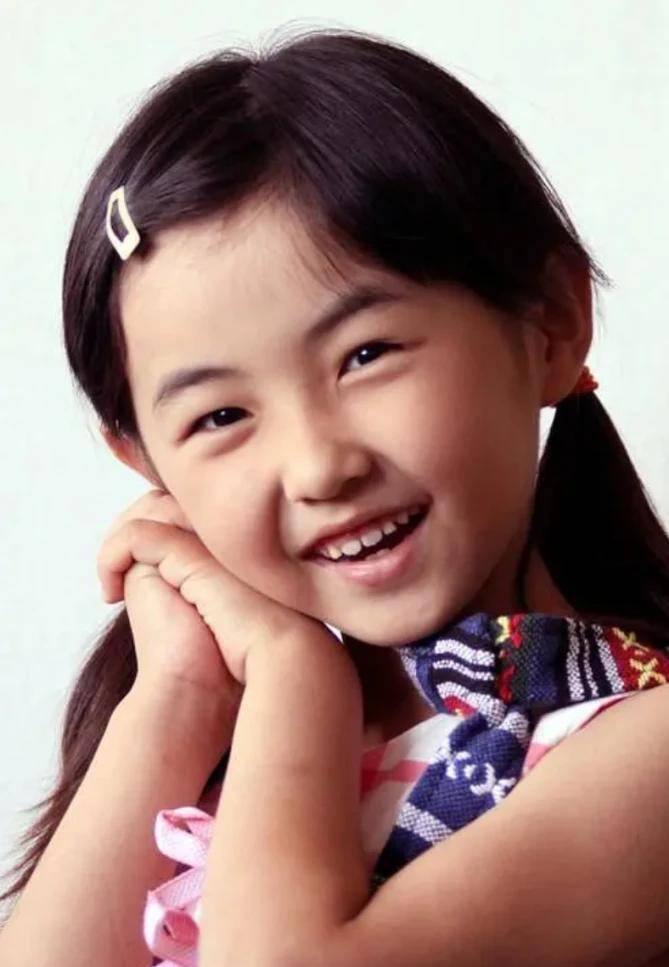 20岁身价过亿,顶级京圈儿资源傍身的张子枫,为何会引发众怒?