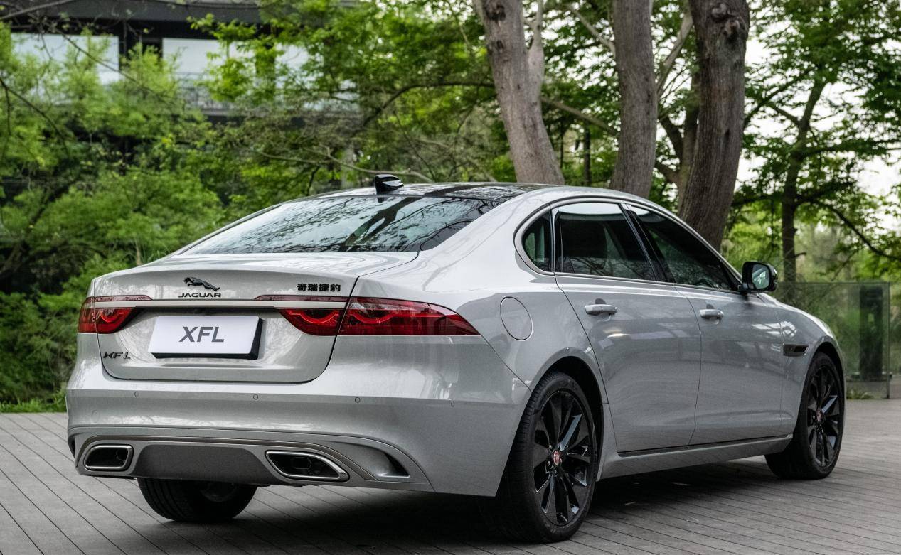 实拍新款捷豹xel:英伦豪华优雅依旧,配2.0t 8at,动力一流!