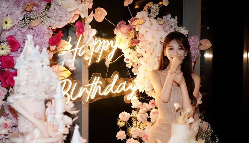神坛"杨颖:和黄晓明分手资源逆跌,杨迪两次帮她解围_叶柯_高达_生日