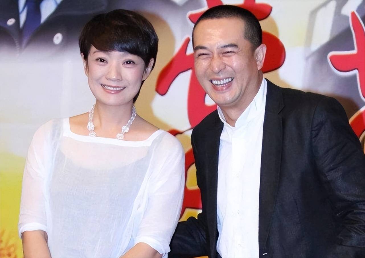 53岁张嘉译携老婆罕露面!