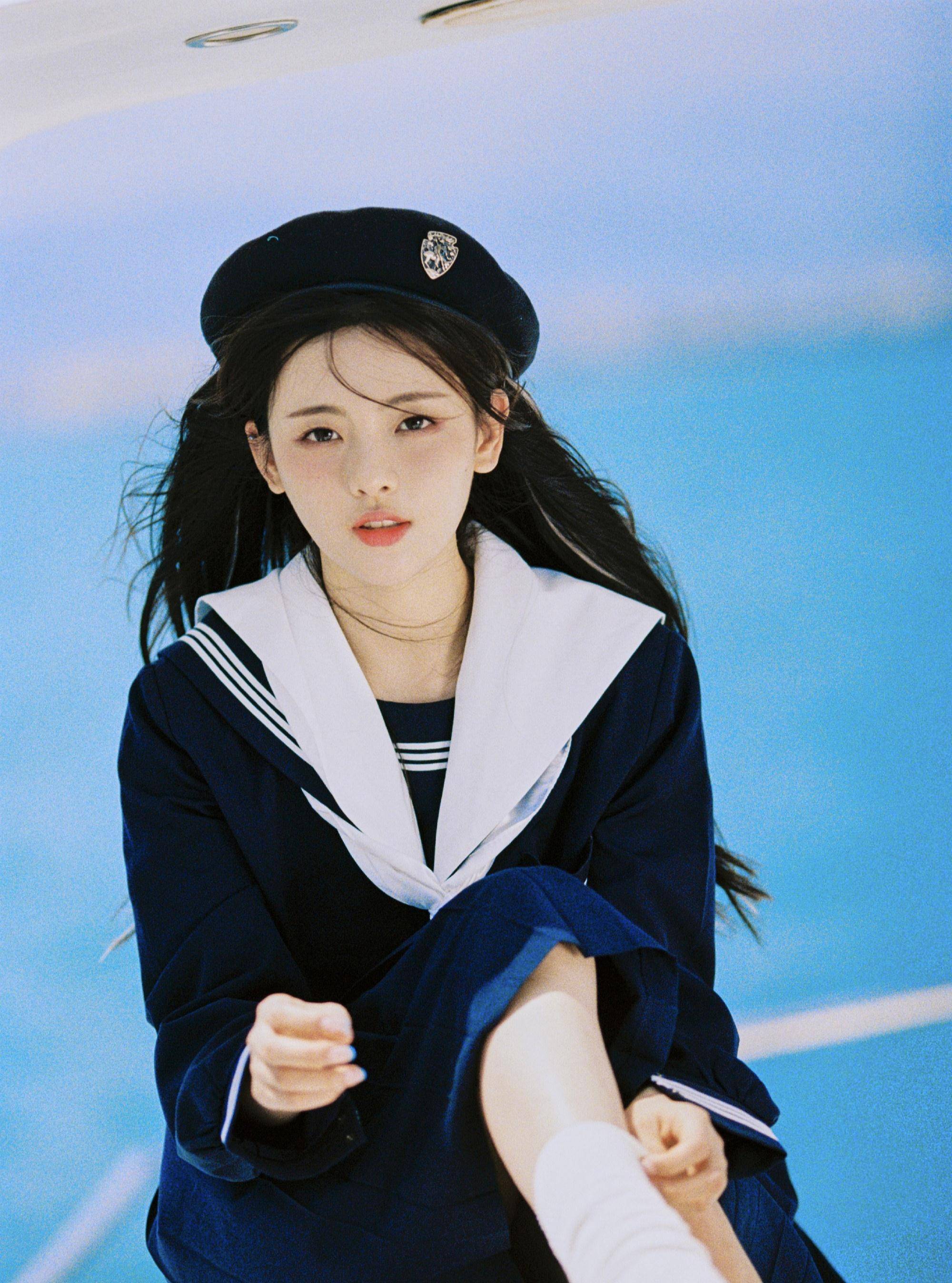 真是青春感十足的阳光美少女,年轻真好!你们喜欢杨超越这组写真吗?