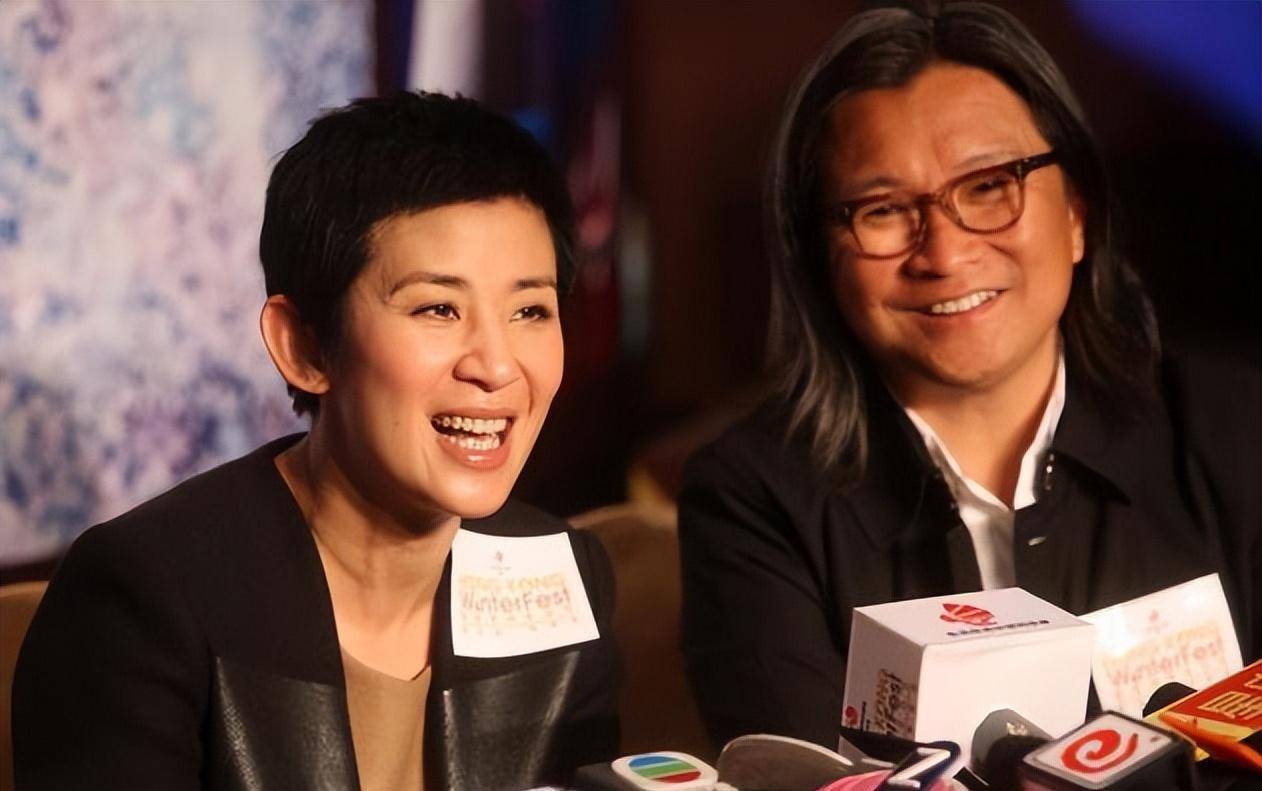 吴君如和他在一起那么多年,还高龄给他生了一个孩子,但陈可辛都不肯给