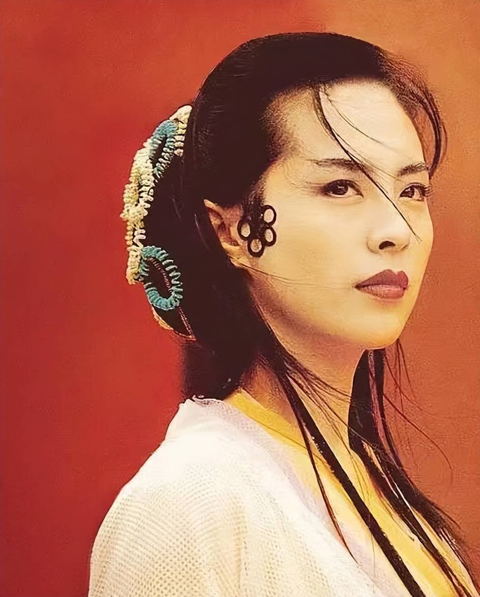 王祖贤近况引热议,曾插足他人婚姻,56岁未婚未育的她,怎样了?