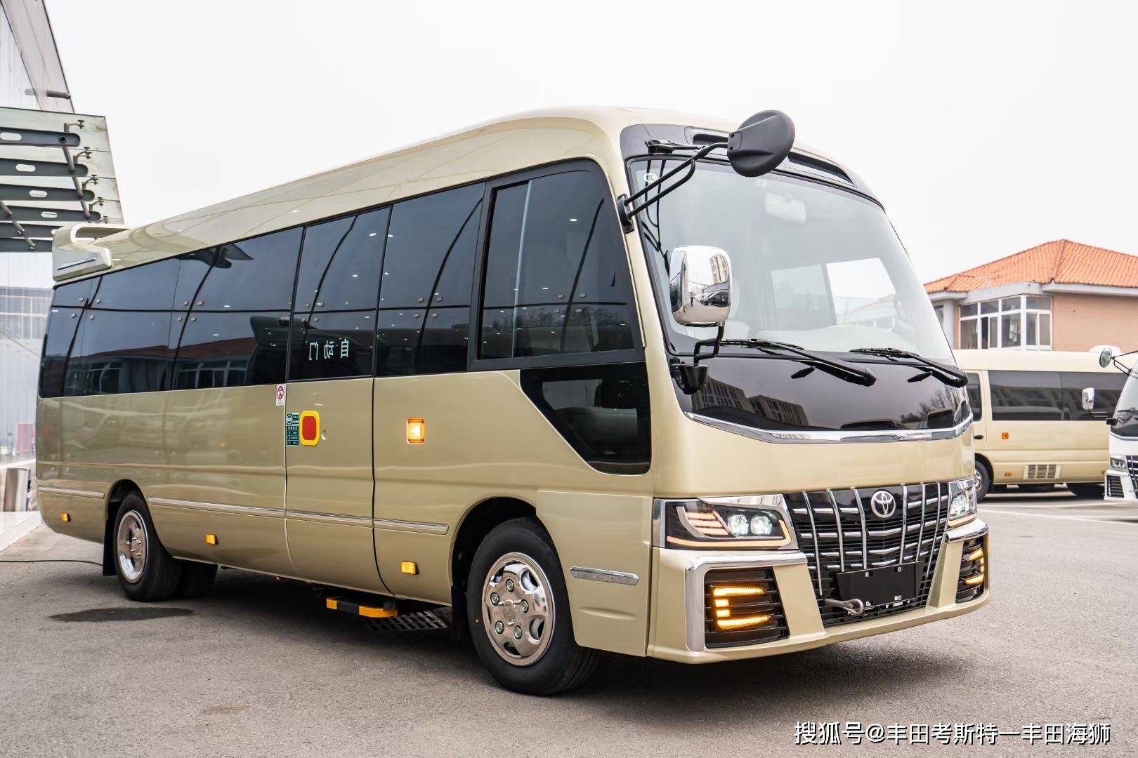 丰田考斯特房车6座7座8座配置,丰田考斯特5座6座7座8座房车系列,配有