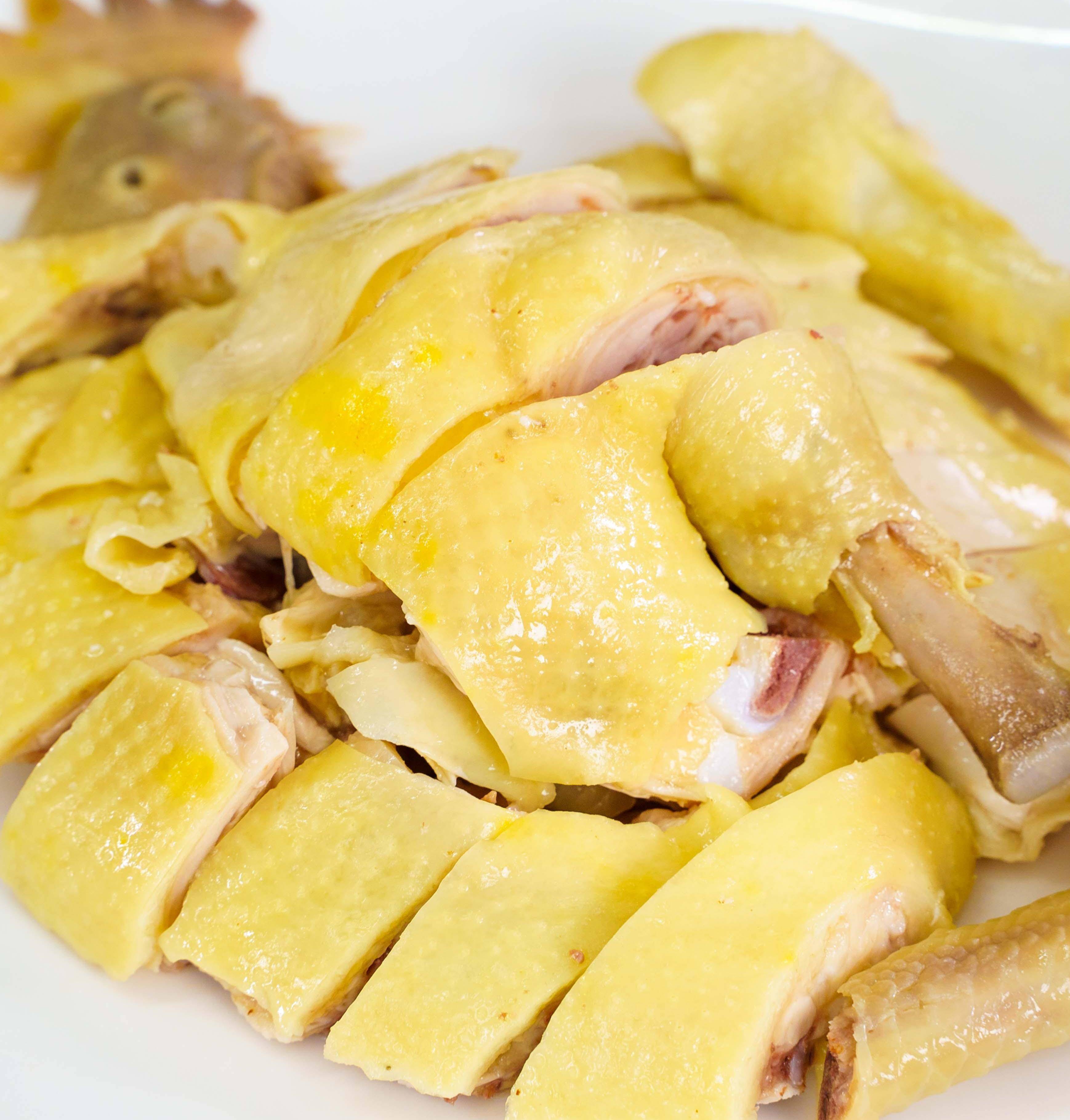 广东白切鸡做法:2种蘸料,不同吃法步骤简单,肉质鲜嫩又好吃