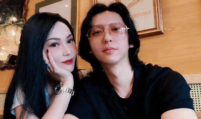 结语:5个太太团到场,即是给自家丈夫加油鼓劲的,也是一场"修罗场".