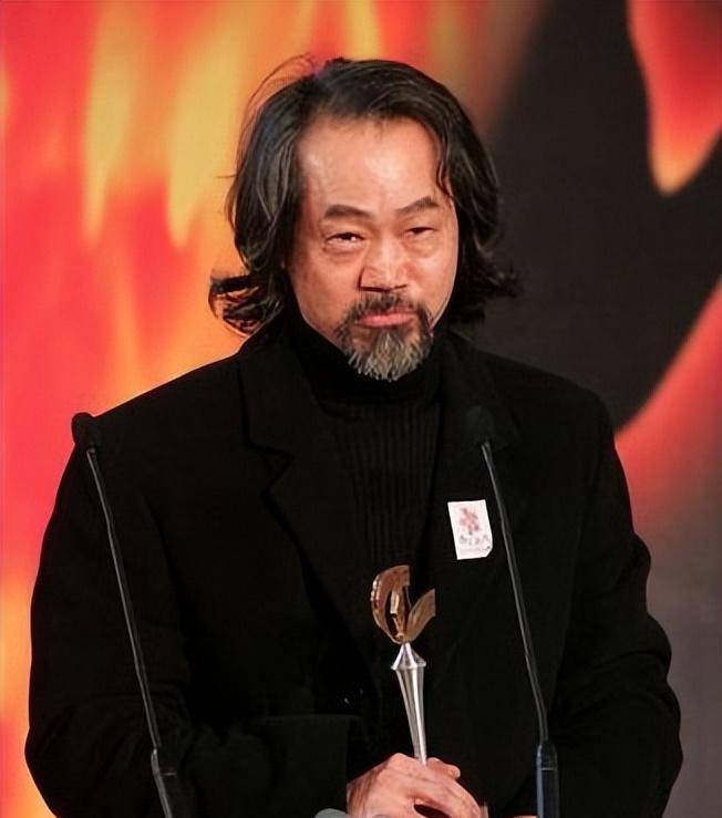 跟洪金宝越混越穷,与周星驰合作一飞冲天,为10万拒绝成龙800万_元华