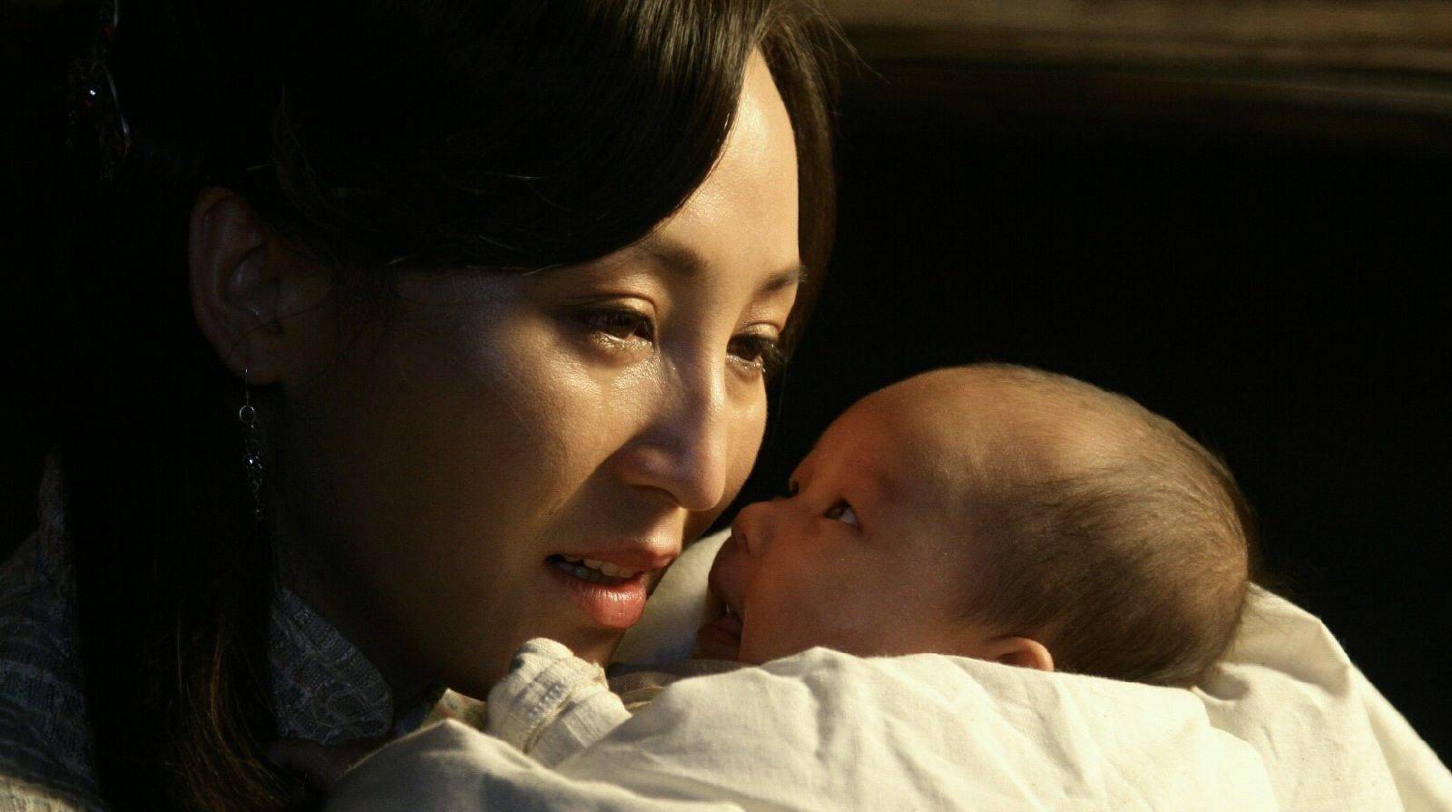 最强嫂子岳丽娜:为爱私奔,高龄拼生三子,老公一手扶我一手扶弟_郭靖宇