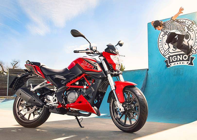 贝纳利入门级250街车,18kw引擎17l油箱,带abs制动骑乘更自由_搜狐汽车