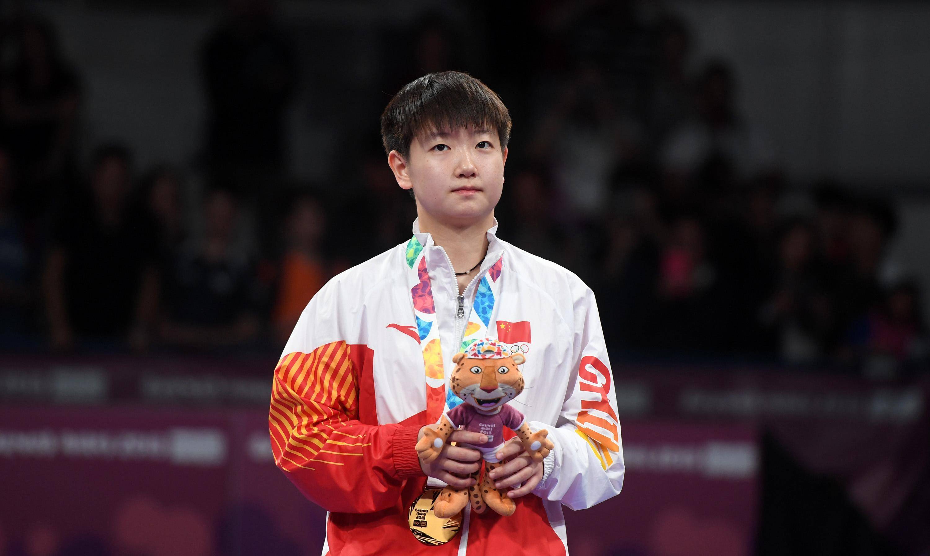 孙颖莎届时在德班世乒赛一个人包揽三块金牌,拿下女单,女双,混双三金