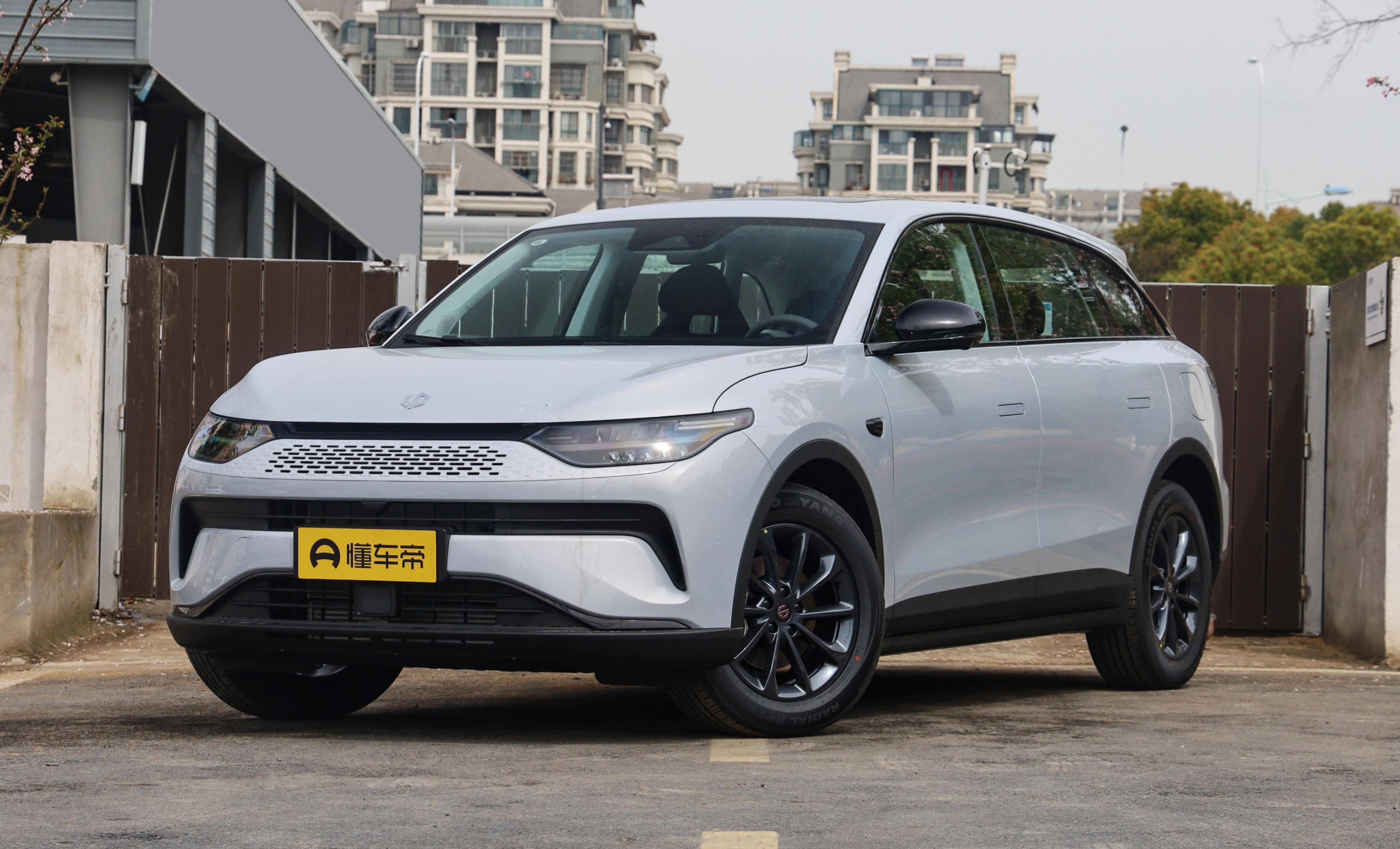 零跑c11:高颜值,大空间,增程式动力,值得入手吗?_搜狐汽车_搜狐网