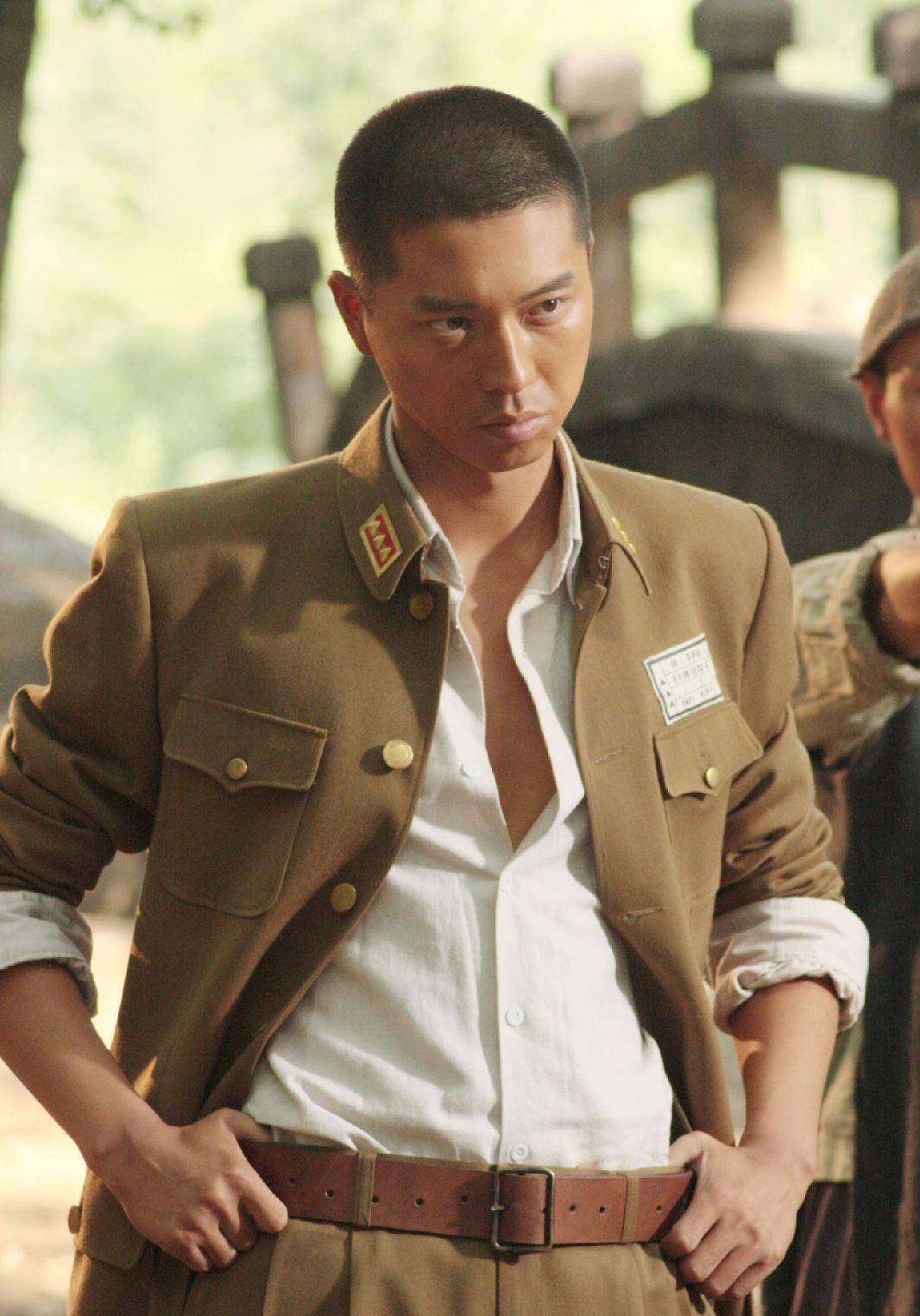 舞台上万众瞩目,银幕前无人问津,这就是王雷的戏剧情结_表演_演技_观