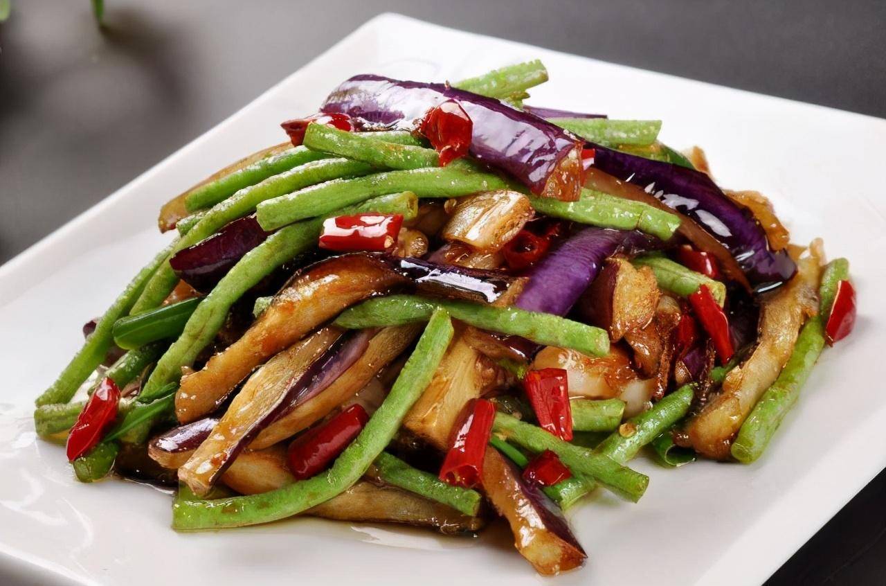 豆角茄子正当季,教你美味做法,茄子不油腻,豆角更翠绿,很下饭_时候