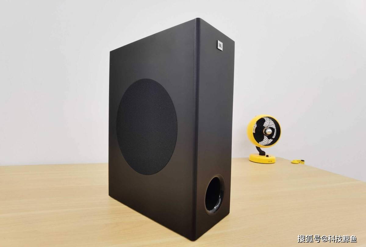 这回ktv估计得倒闭了,自带ktv功能的音响,jbl ktv 350回音壁体验_电视