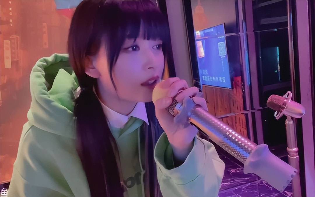 "伞皇对树奈奈一见钟情,但刚开始却没被看上_直播_网友_关系