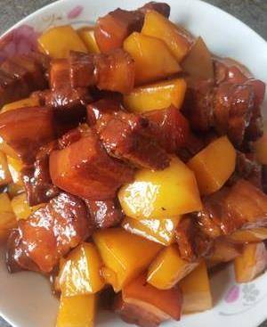 红烧肉炖土豆,肥而不腻,软烂嫩滑,记着多备上两碗米饭_肥肉_做法_料酒